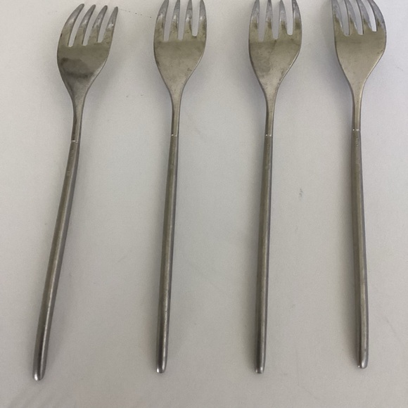 Guy Degrenne Flatware Set of 8 Forks - Picture 8 of 11